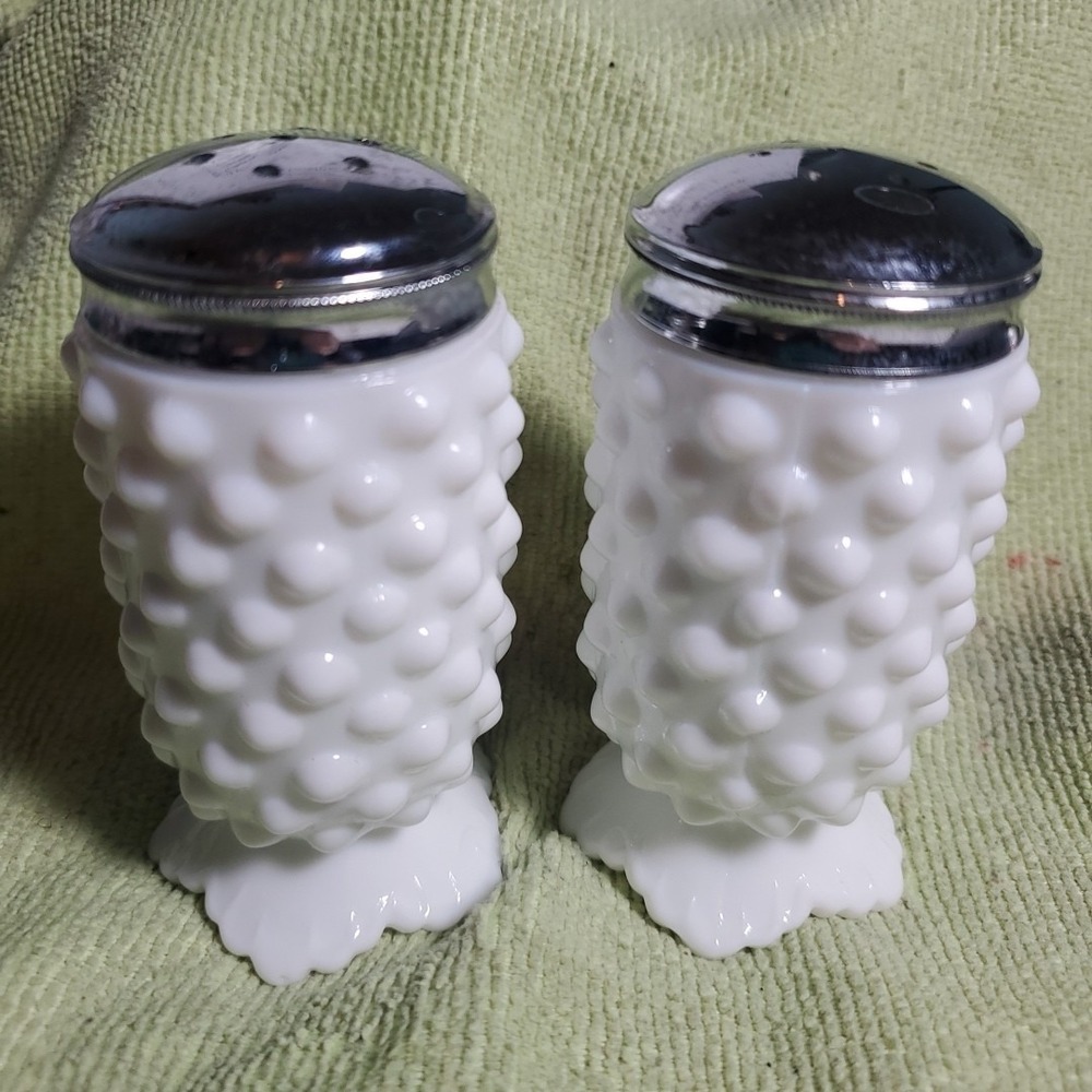 Vtg Fenton Hobnail Milk Glass Salt & Pepper Shakers Flower Petal Foot
